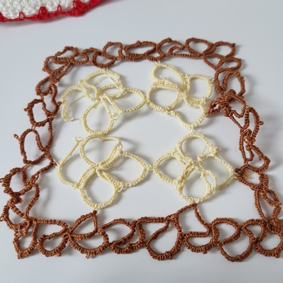 Lot of Three Vintage Crocheted Tatted Doilies - Picture 7 of 11